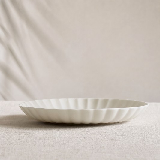 White Embossed Ceramic Dinner Plate – Minimalist Vertical Stripe Tableware